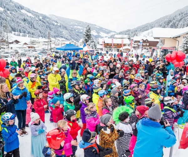 Viele Besucher sind da bei der Kinderdisco bei der Skischule Kleinarl!