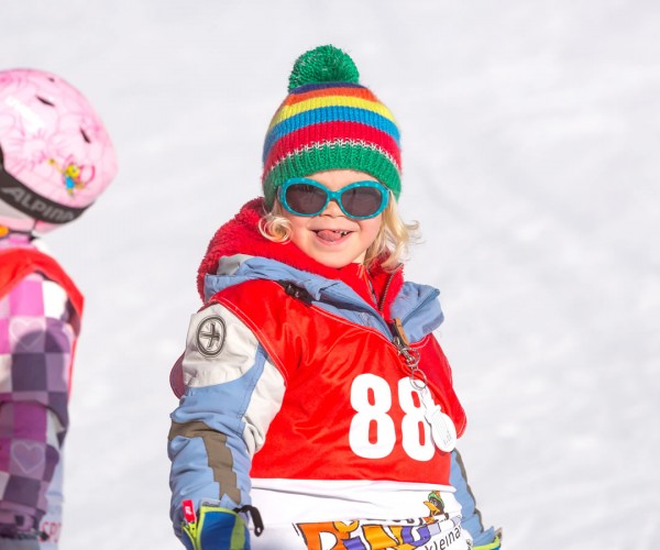 Mädchen im Skikurs am Pingoberg in Kleinarl, Salzburger Land